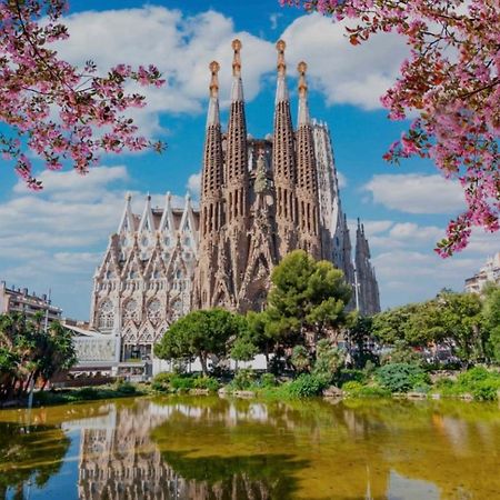 Room Con Bano Privado Sagrada Familia Barcelona Exterior photo